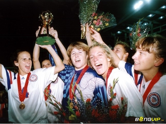 Đội tuyển nữ Mỹ lên ngôi vô địch tại kỳ World Cup nữ đầu tiên, diễn ra vào năm 1991 tại Trung Quốc