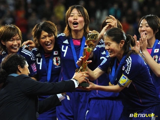 Đội tuyển nữ Nhật Bản lên ngôi vô địch World Cup 2011, đánh dấu cột mốc lịch sử cho bóng đá châu Á