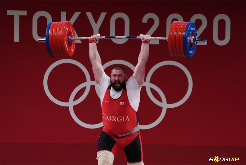  Lasha Talakhadze lập kỷ lục cử tạ với tổng cử 488kg tại Olympic Tokyo 2020