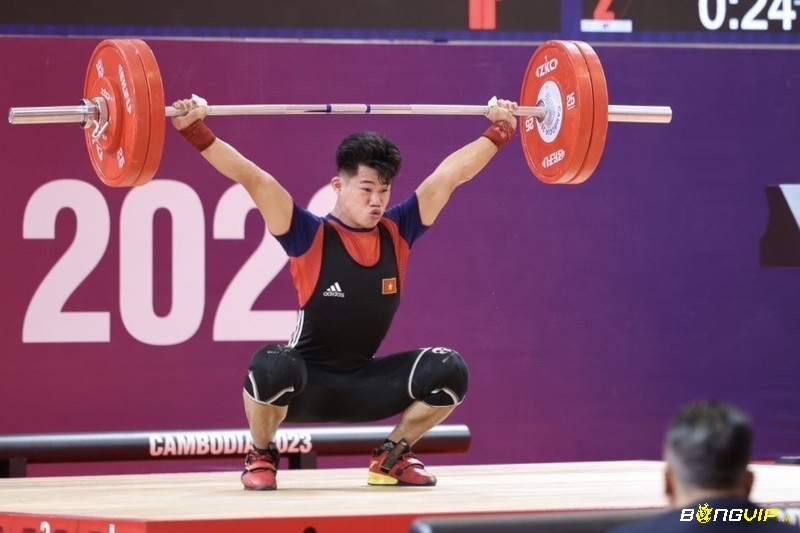 Trần Minh Trí đã xuất sắc thiết lập kỷ lục mới ở nội dung cử đẩy hạng 67kg nam