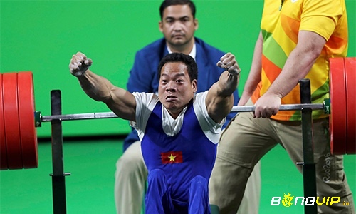 Lê Văn Công giành HCĐ Paralympic Paris 2024 hạng 49kg nam