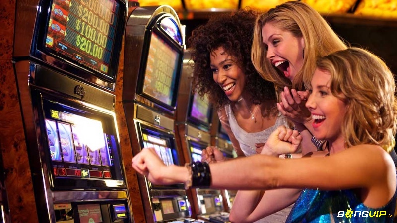 Chơi vào “khung giờ vàng” khi lượng người tham gia đông giúp tăng khả năng trúng jackpot – mẹo hữu ích trong cách chọn máy slot dễ thắng nhất