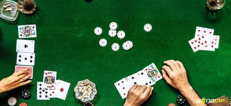 Razz và Lowball: Các biến thể poker tính điểm ngược, nơi bài thấp nhất giành chiến thắng