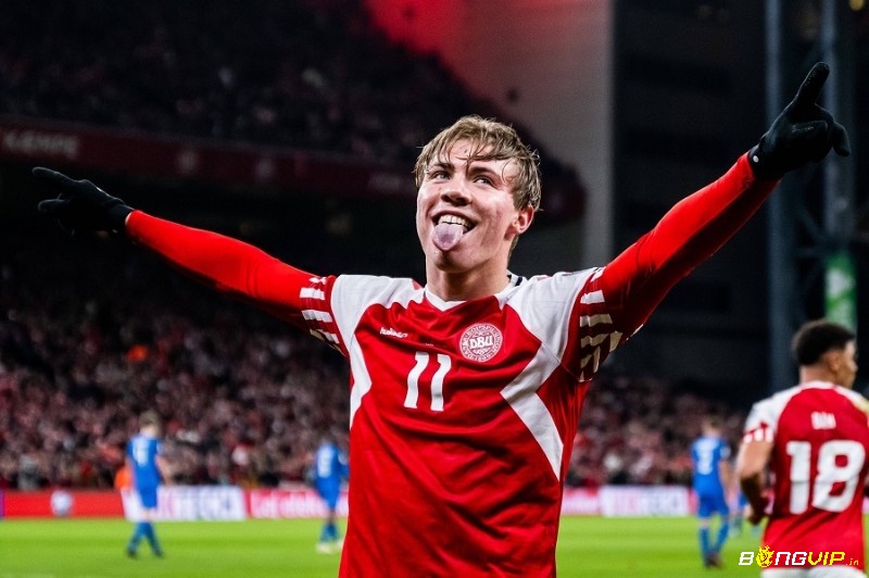 Rasmus Hojlund tiền đạo trẻ xuất sắc của Manchester United hứa hẹn tỏa sáng tại EURO 2024