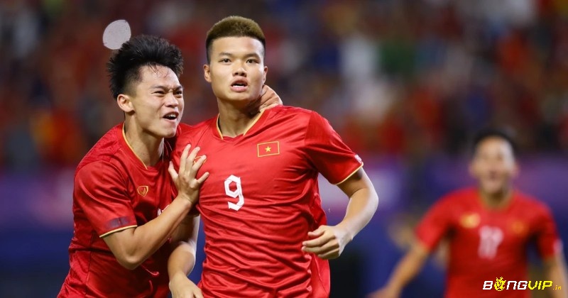 Nguyễn Văn Tùng dẫn đầu danh sách Vua phá lưới SEA Games 32 với 5 bàn thắng