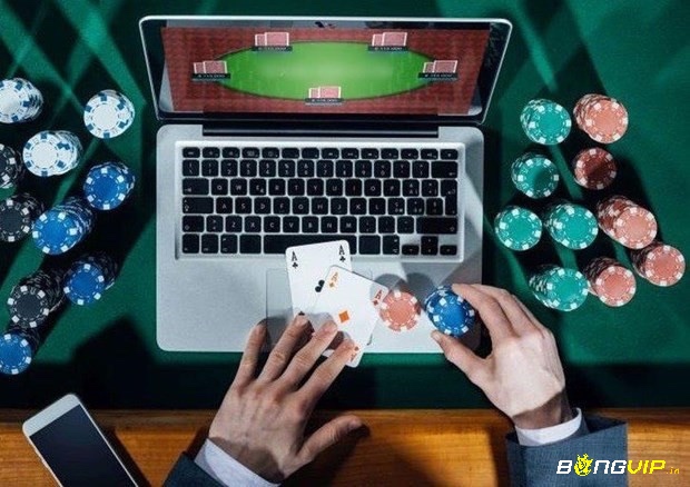 Biển cảnh báo pháp luật tại một sòng bạc – Thể hiện sự kiểm soát chặt chẽ đối với hoạt động cờ bạc tại Việt Nam