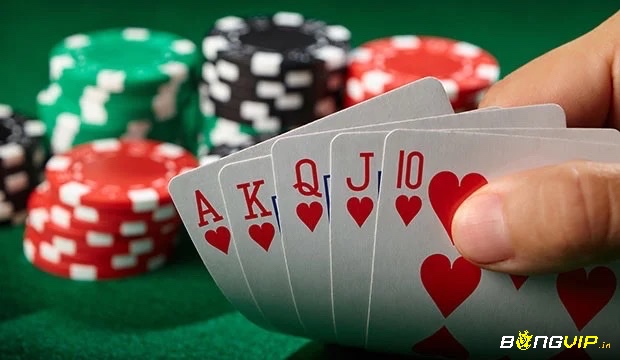 Bài lẻ (High Card) được anh em xem là tay bài thấp nhất, gồm các lá không tạo thành bộ, người sở hữu lá bài cao nhất sẽ giành chiến thắng