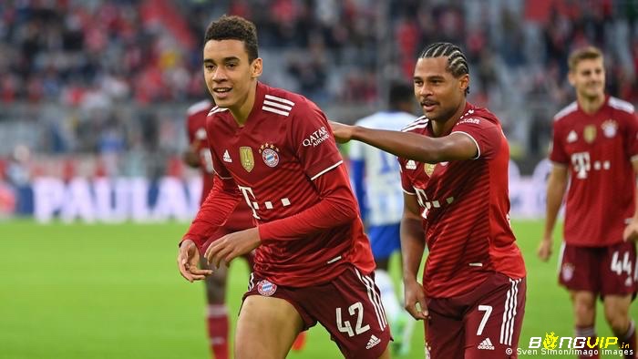 Tiêu chí đánh giá toàn diện các tiền vệ Bundesliga giai đoạn 2022–2025, dựa trên hiệu suất, kỹ thuật và tầm ảnh hưởng chiến thuật