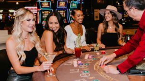 Baccarat chơi theo nhóm: đặt cược hiệu quả cùng đồng đội