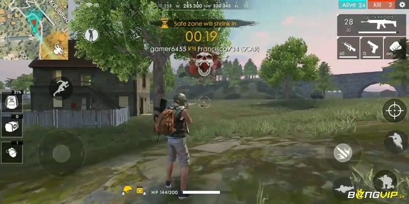 Giao diện trong trận đấu Free Fire – nơi bạn nhảy dù xuống đảo, thu thập vũ khí và chiến đấu để sống sót cuối cùng.