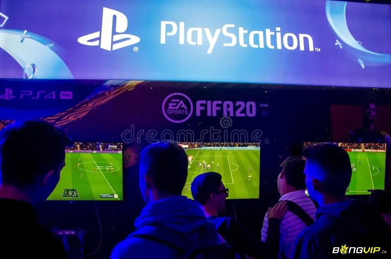 Game thủ Việt chơi cùng bạn bè qua PC và console với các game như Valorant, FIFA và Genshin Impact.