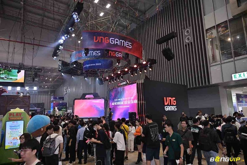 Cộng đồng sôi động với hàng triệu game thủ và các streamer nổi bật.
