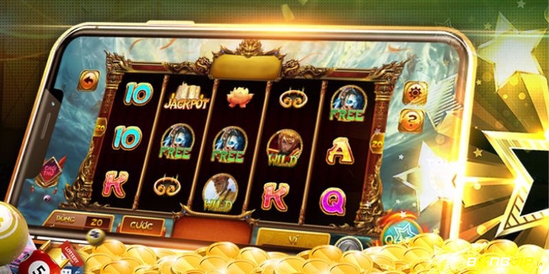 Giao diện chính bắt mắt của game Nổ hũ Heroes với các nhân vật anh hùng nổi bật và hiệu ứng quay hũ hấp dẫn.