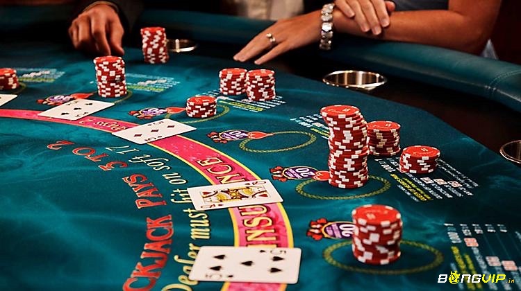 Người chơi tham gia Blackjack đổi thưởng với mục tiêu đạt 21 điểm, tin tưởng vào hệ thống chia bài ngẫu nhiên minh bạch từ nhà cái uy tín