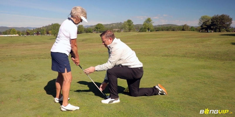 Giai đoạn đầu tiên của hành trình trở thành golfer chuyên nghiệp bắt đầu bằng việc học đúng kỹ thuật và văn hóa sân golf.