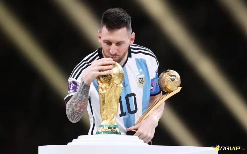 Lionel Messi – cầu thủ giành nhiều Quả bóng vàng nhất lịch sử kỷ lục thế giới bóng đá với 8 lần được vinh danh.