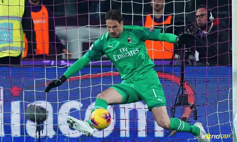 Asmir Begović – ghi bàn từ khoảng cách 91.9 mét, giữ kỷ lục bàn thắng xa nhất trong lịch sử.