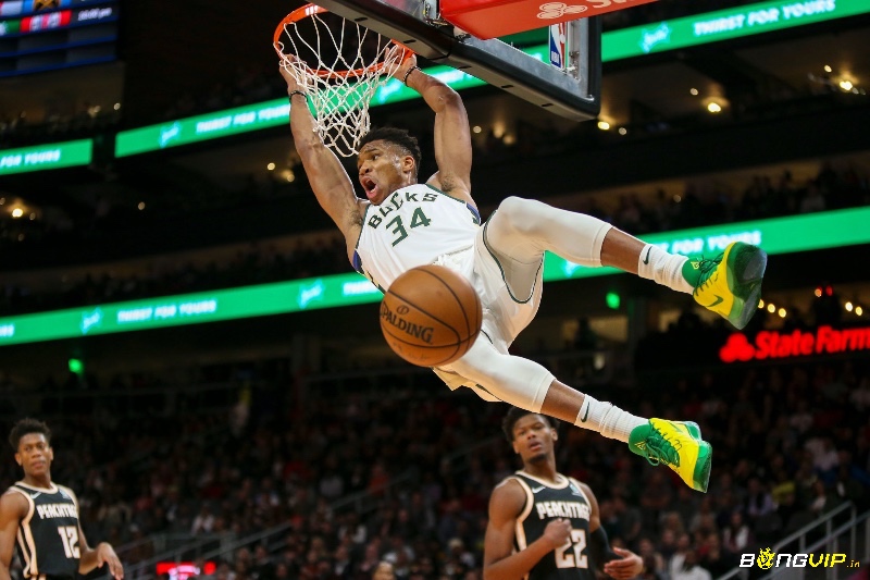 Luật 3 giây, 24 giây và pick-and-roll là những yếu tố chiến thuật then chốt trong bóng rổ hiện đại.