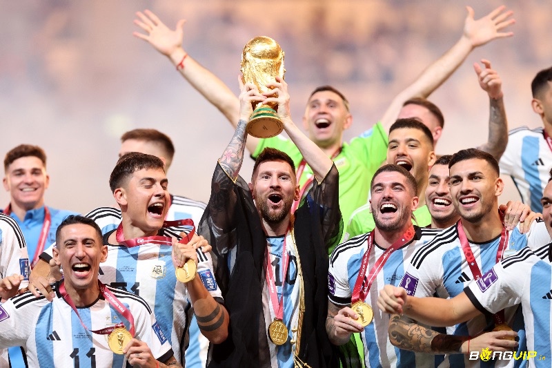 Messi - biểu tượng của sự hoàn hảo với 8 Quả bóng vàng và chức vô địch World Cup.