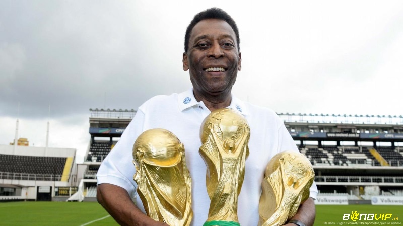 Pelé – huyền thoại Brazil với 3 chức vô địch World Cup chưa từng bị phá vỡ.