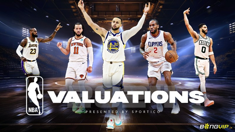 Giải vô địch bóng rổ NBA chia thành hai miền Đông - Tây, tạo nên những cuộc đối đầu hấp dẫn và cân bằng