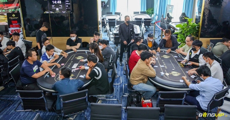Chơi bài poker là sân chơi trí tuệ và giao lưu xã hội, mang đến cảm giác hồi hộp và thách thức.