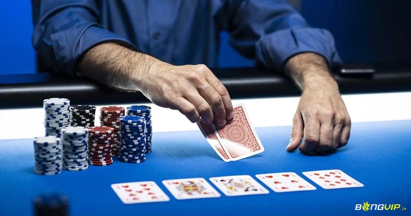 Giải đáp nhanh các thắc mắc phổ biến giúp người mới chơi hiểu rõ luật và chiến thuật chơi bài poker.