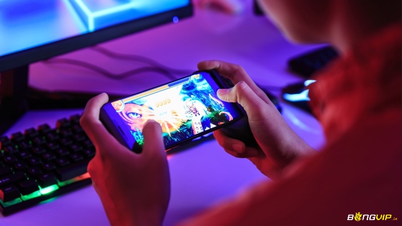 Flagship Android với chip mạnh và màn hình sắc nét nâng trải nghiệm chơi game PC trên Android lên tầm cao mới.