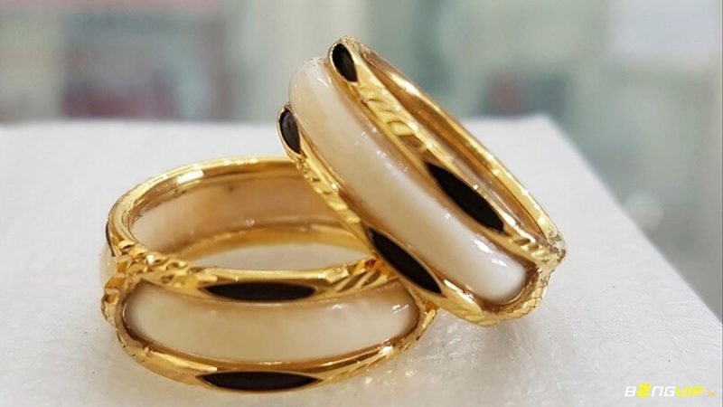 Mơ thấy nhẫn vàng mang đến điềm báo cho sự may mắn và tích cực sắp đến với bạn