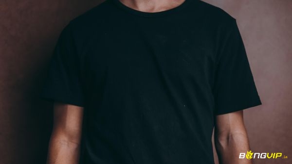 Chiêm bao mặc quần áo màu đen phản ánh cho tâm trạng khép kín của bạn