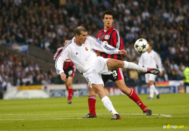 Zinedine Zidane huyền thoại bóng đá Pháp