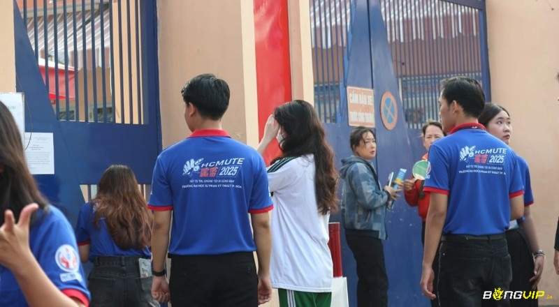 Giấc mơ thấy trễ giờ đi học hoặc đi thi thể hiện cho những áp lực trong học tập của bạn