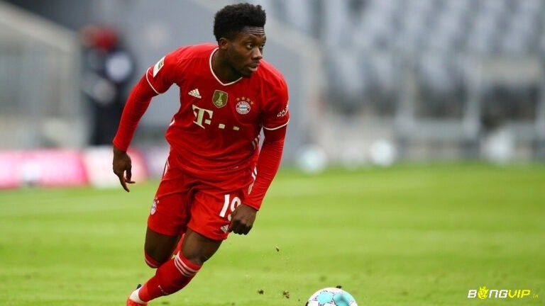 Alphonso Davies kết hợp tốc độ với khả năng rê bóng giàu năng lượng